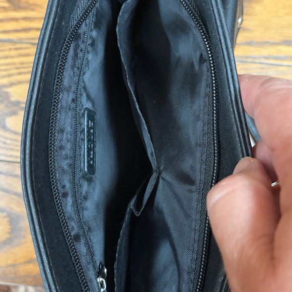 Nicole Miller Elegant Black Crossbody Bag - Picture 6 of 10